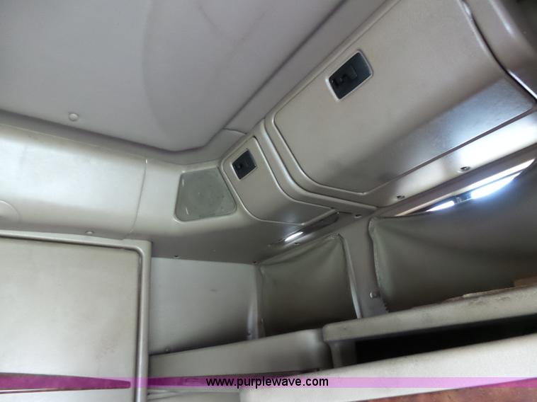 image for item K5770 2007 International 9400i semi truck