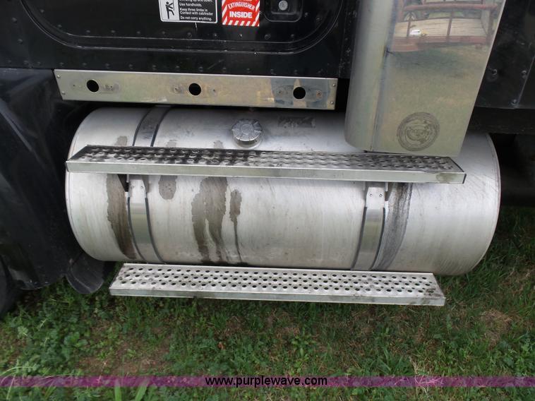 image for item K5770 2007 International 9400i semi truck