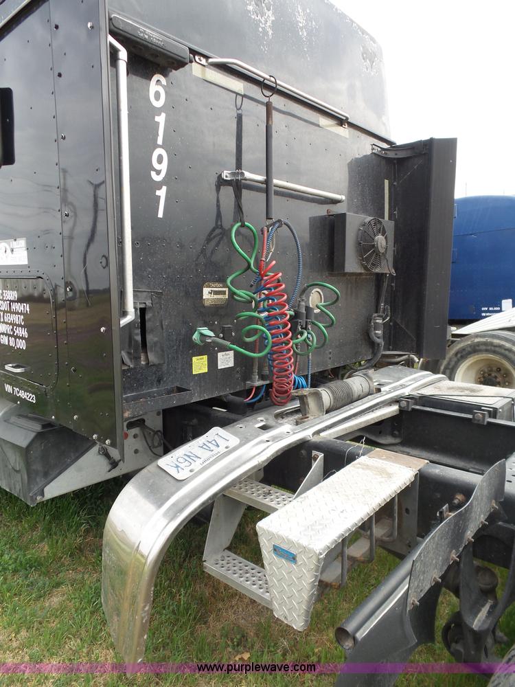 image for item K5770 2007 International 9400i semi truck