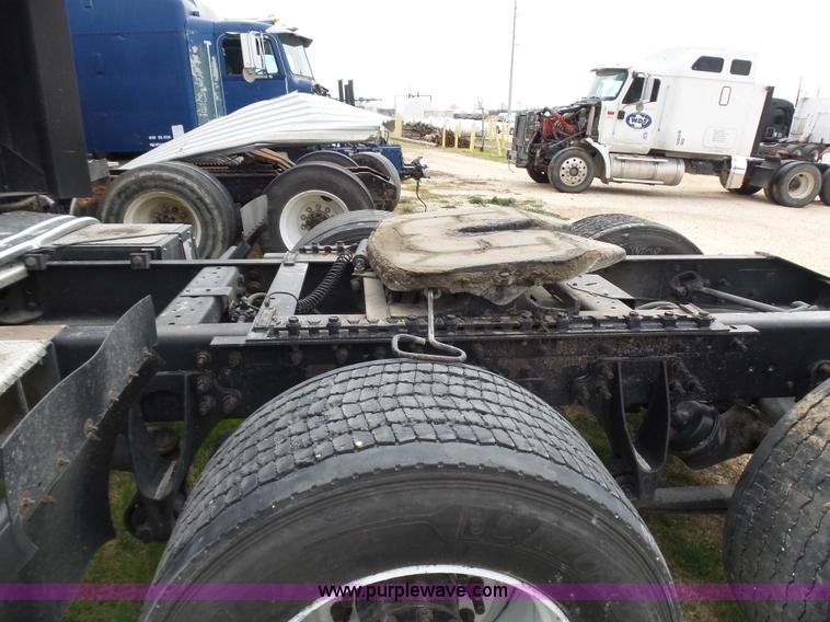 image for item K5770 2007 International 9400i semi truck