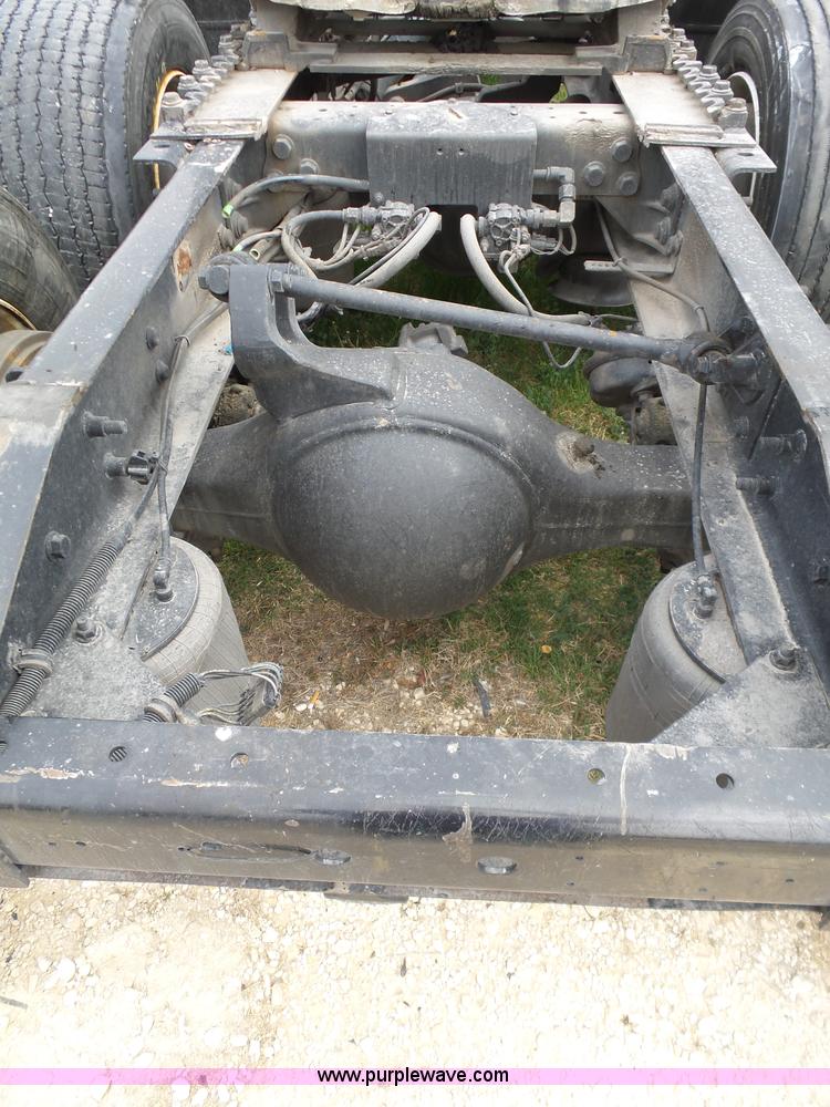 image for item K5770 2007 International 9400i semi truck