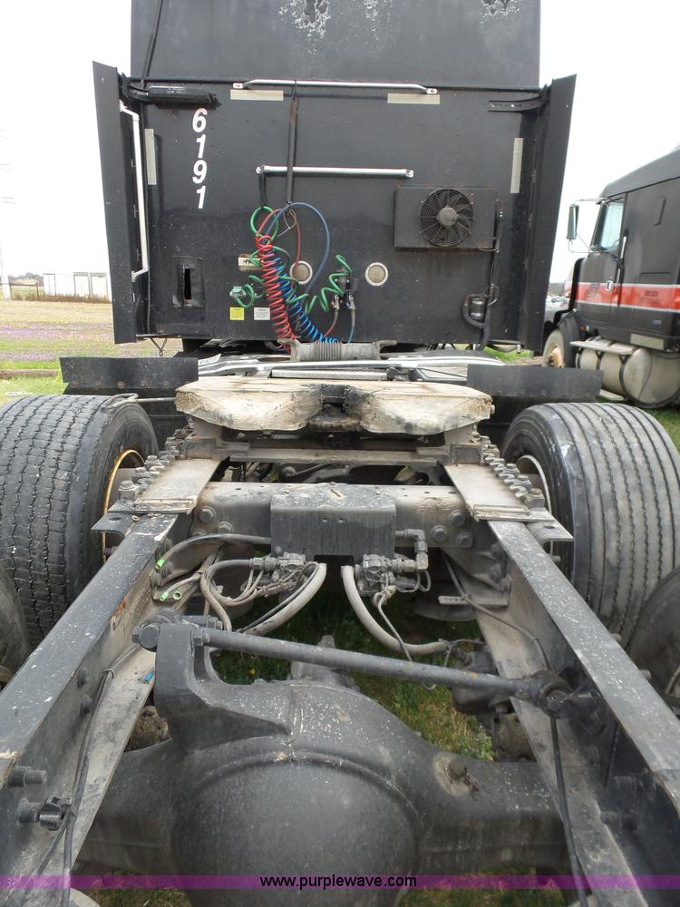 image for item K5770 2007 International 9400i semi truck