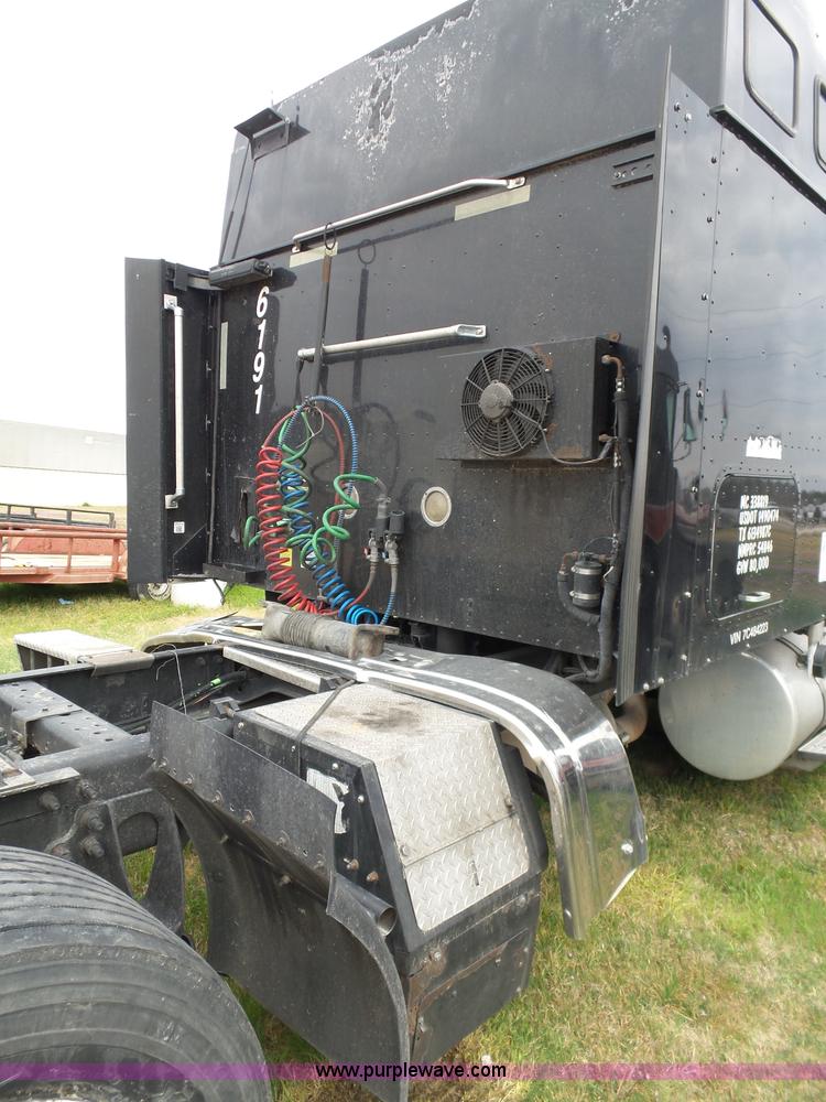 image for item K5770 2007 International 9400i semi truck