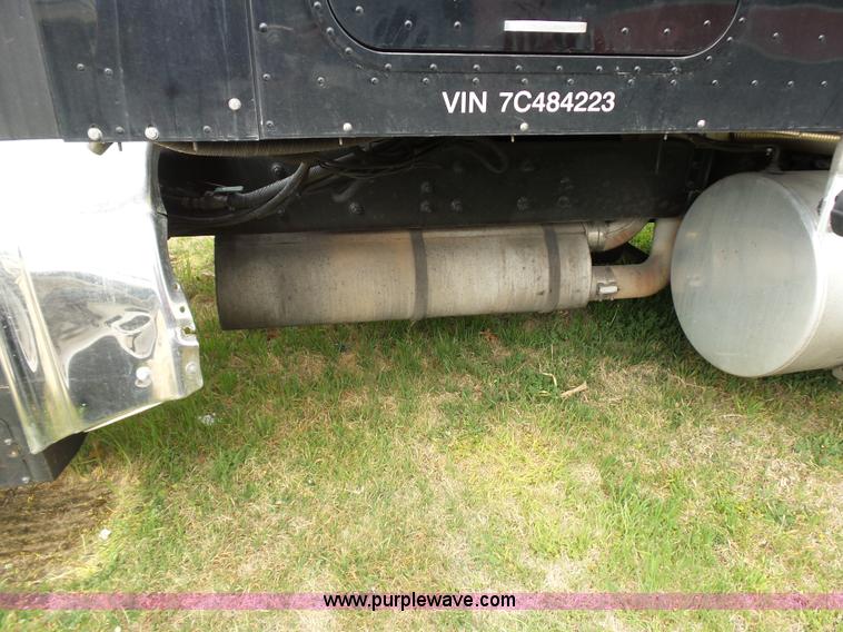 image for item K5770 2007 International 9400i semi truck