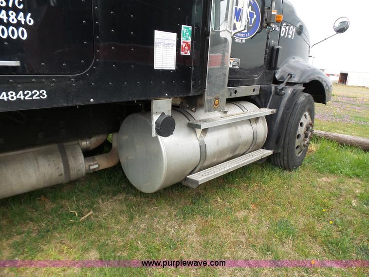 image for item K5770 2007 International 9400i semi truck