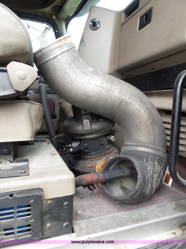 image for item K5770 2007 International 9400i semi truck