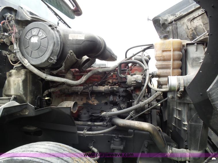 image for item K5770 2007 International 9400i semi truck