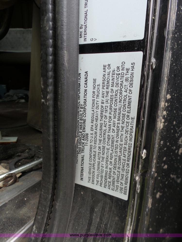 image for item K5770 2007 International 9400i semi truck