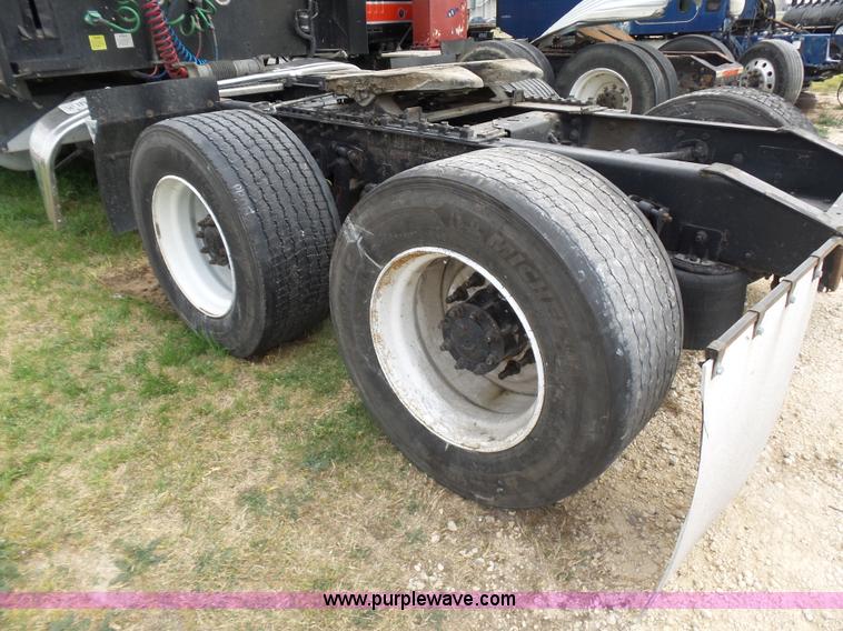 image for item K5770 2007 International 9400i semi truck