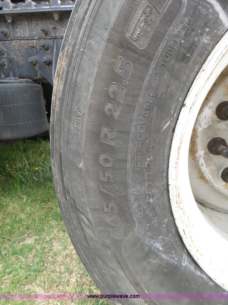 image for item K5770 2007 International 9400i semi truck