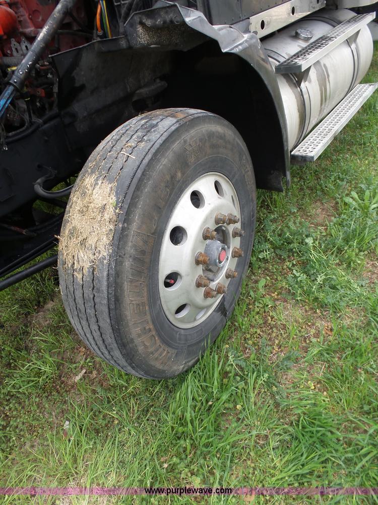 image for item K5770 2007 International 9400i semi truck