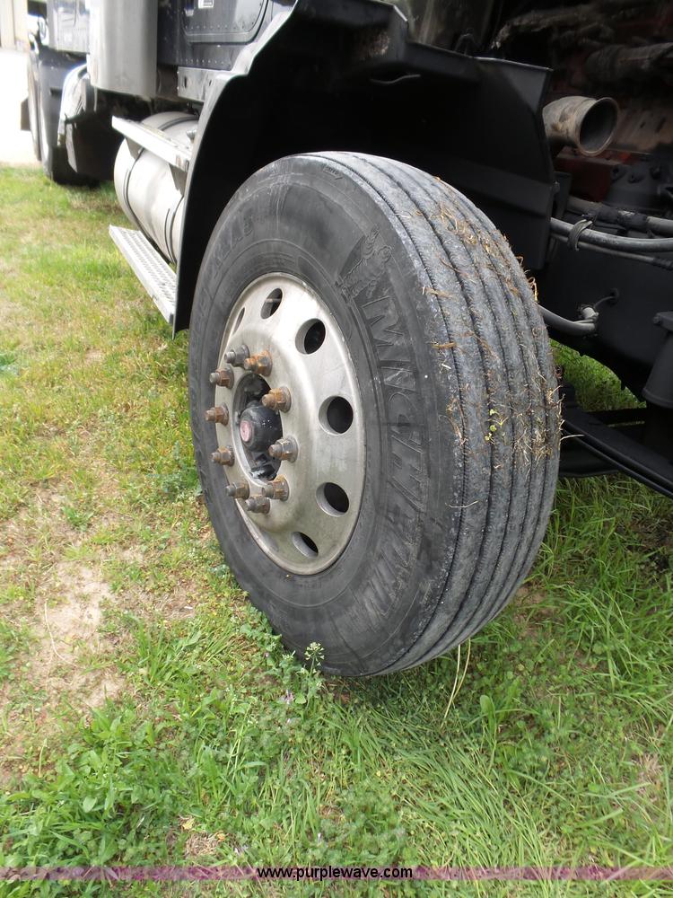 image for item K5770 2007 International 9400i semi truck