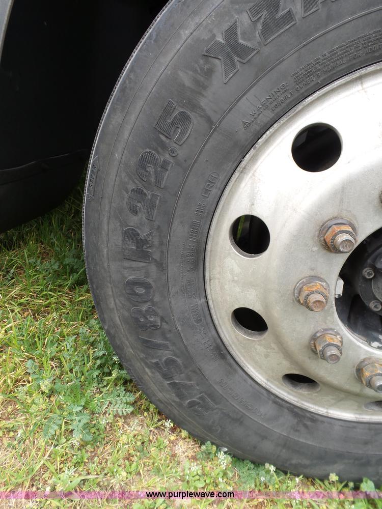 image for item K5770 2007 International 9400i semi truck