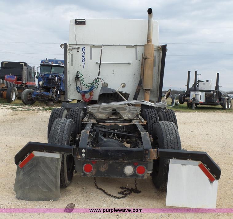 image for item K5771 2006 International 9400i semi truck