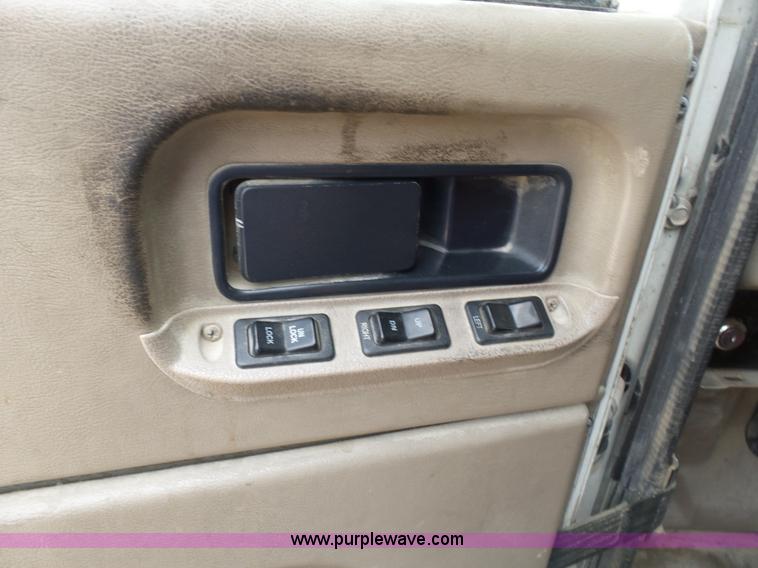 image for item K5771 2006 International 9400i semi truck