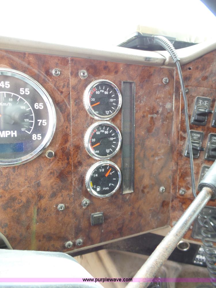 image for item K5771 2006 International 9400i semi truck