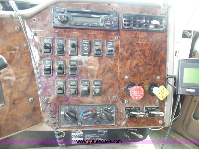 image for item K5771 2006 International 9400i semi truck