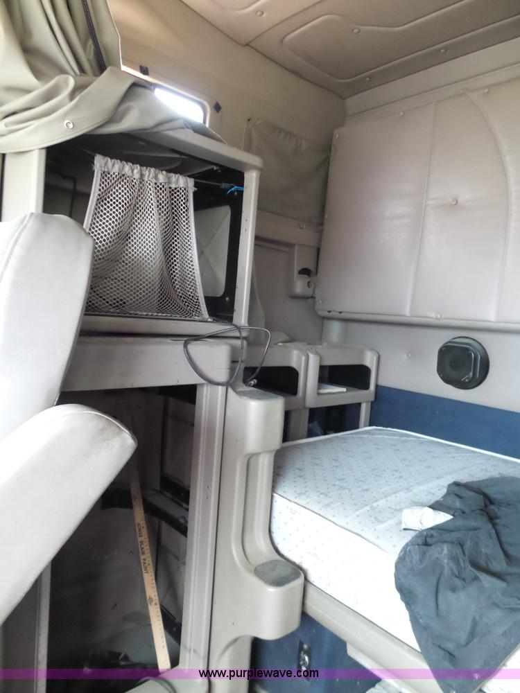 image for item K5771 2006 International 9400i semi truck