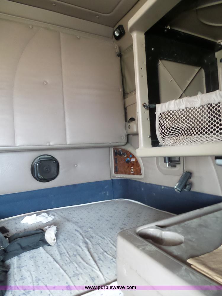 image for item K5771 2006 International 9400i semi truck