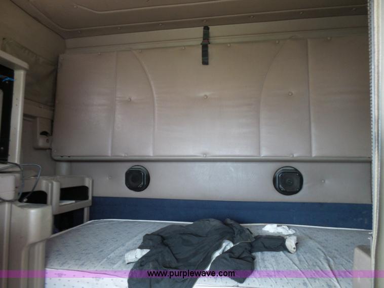 image for item K5771 2006 International 9400i semi truck