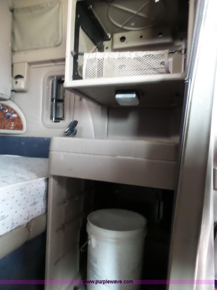 image for item K5771 2006 International 9400i semi truck