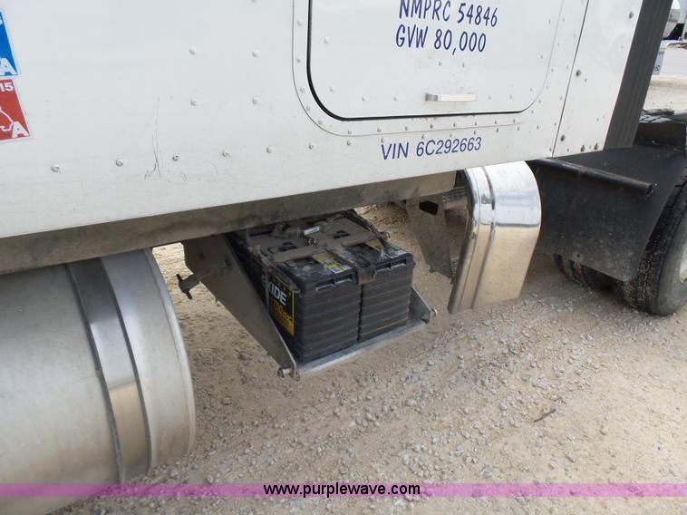 image for item K5771 2006 International 9400i semi truck