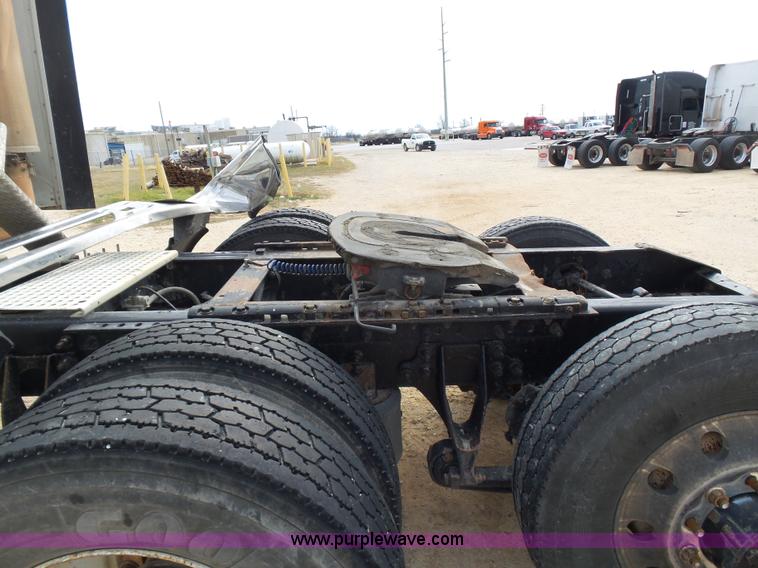 image for item K5771 2006 International 9400i semi truck