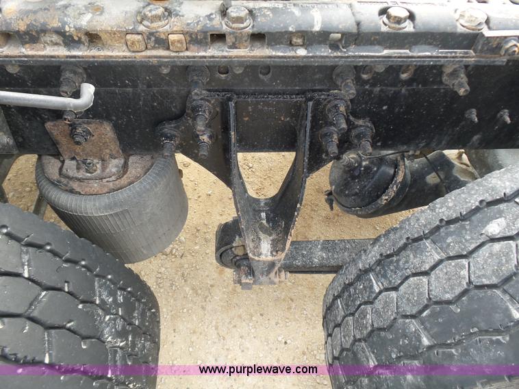 image for item K5771 2006 International 9400i semi truck