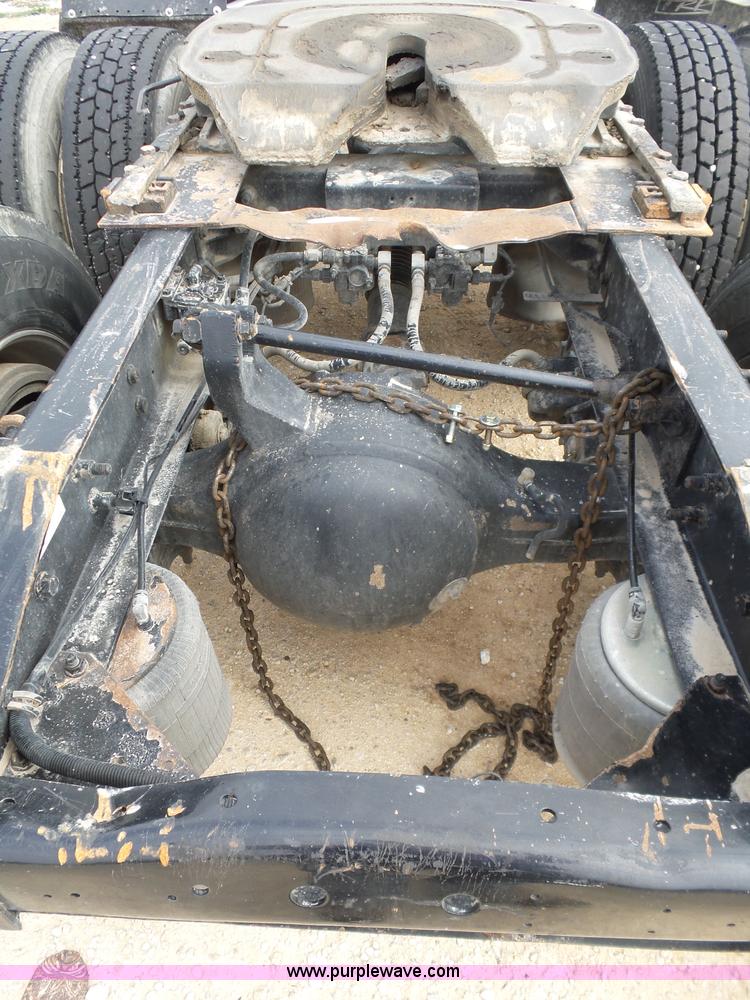 image for item K5771 2006 International 9400i semi truck