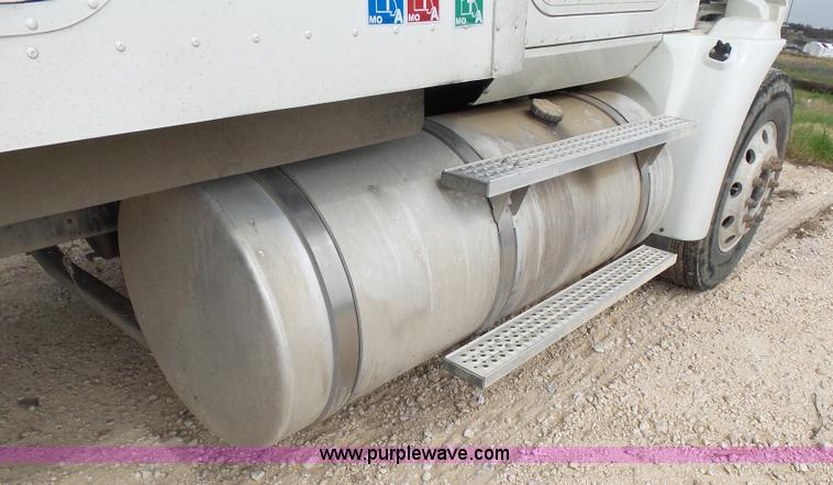 image for item K5771 2006 International 9400i semi truck