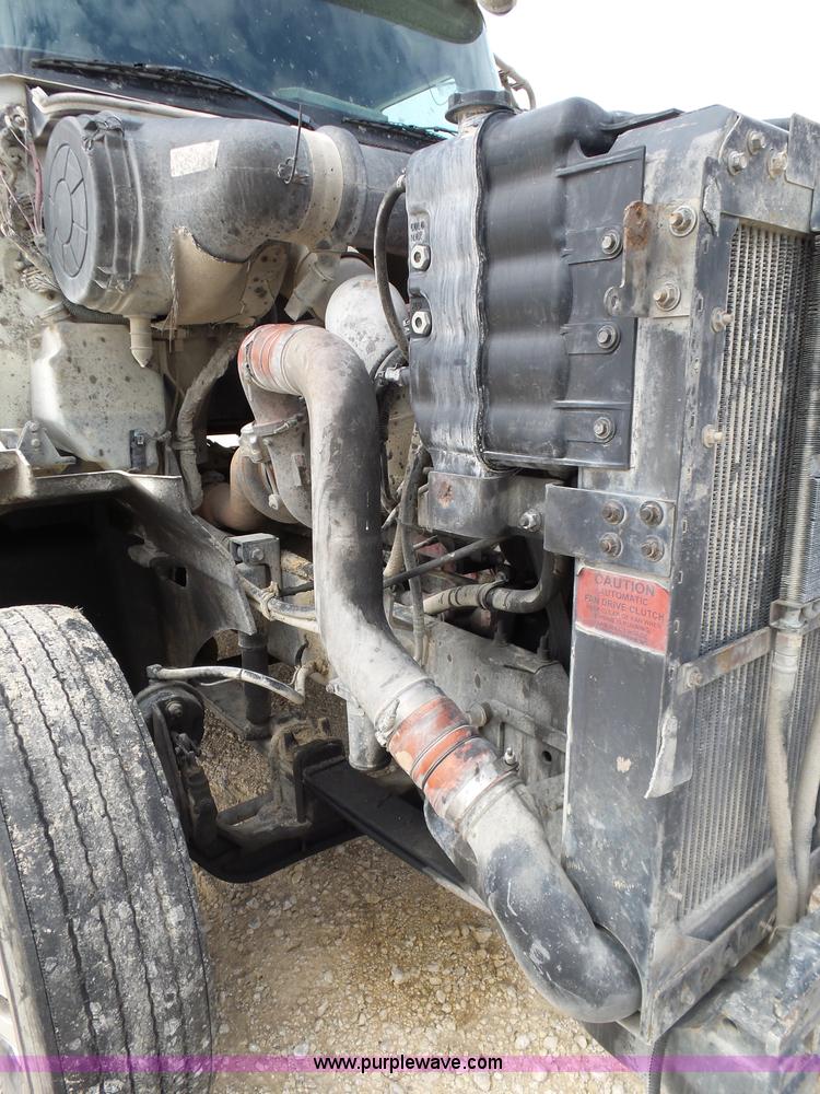 image for item K5771 2006 International 9400i semi truck