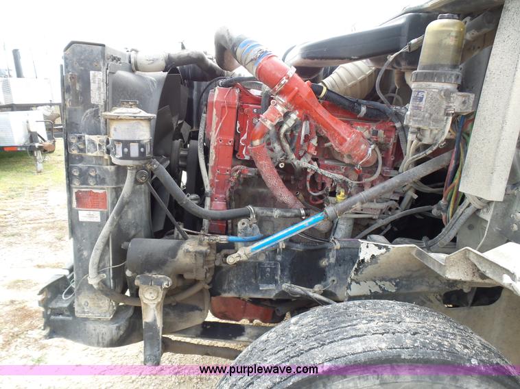 image for item K5771 2006 International 9400i semi truck