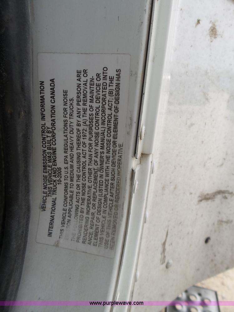 image for item K5771 2006 International 9400i semi truck