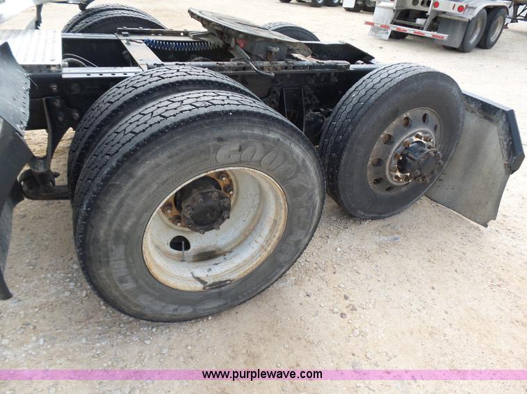 image for item K5771 2006 International 9400i semi truck