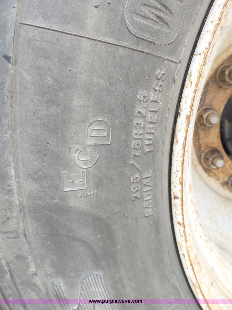 image for item K5771 2006 International 9400i semi truck