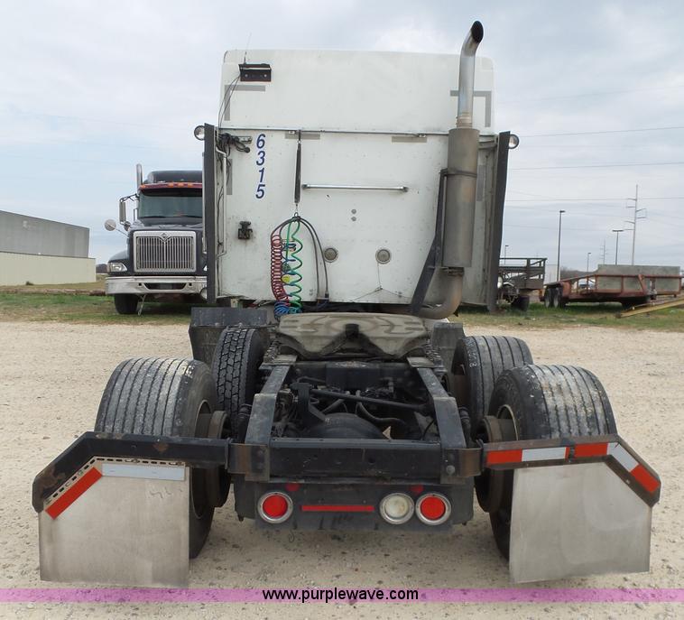 image for item K5772 2007 International 9400i semi truck