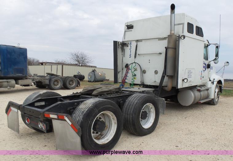 image for item K5772 2007 International 9400i semi truck