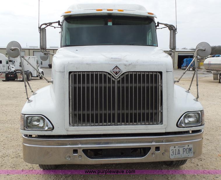 image for item K5772 2007 International 9400i semi truck