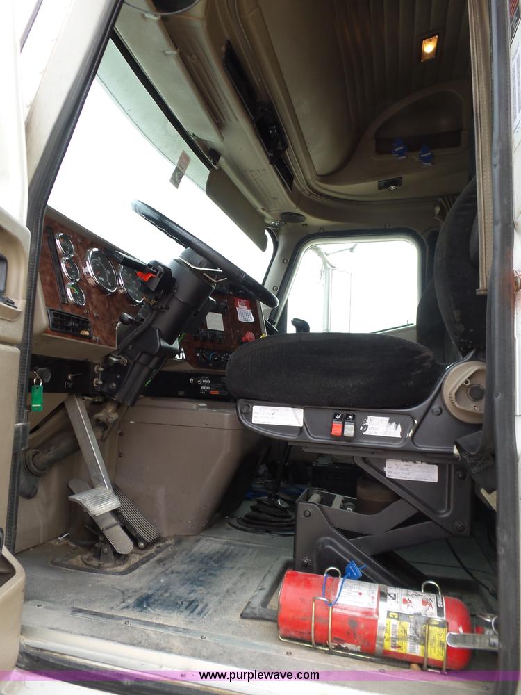 image for item K5772 2007 International 9400i semi truck