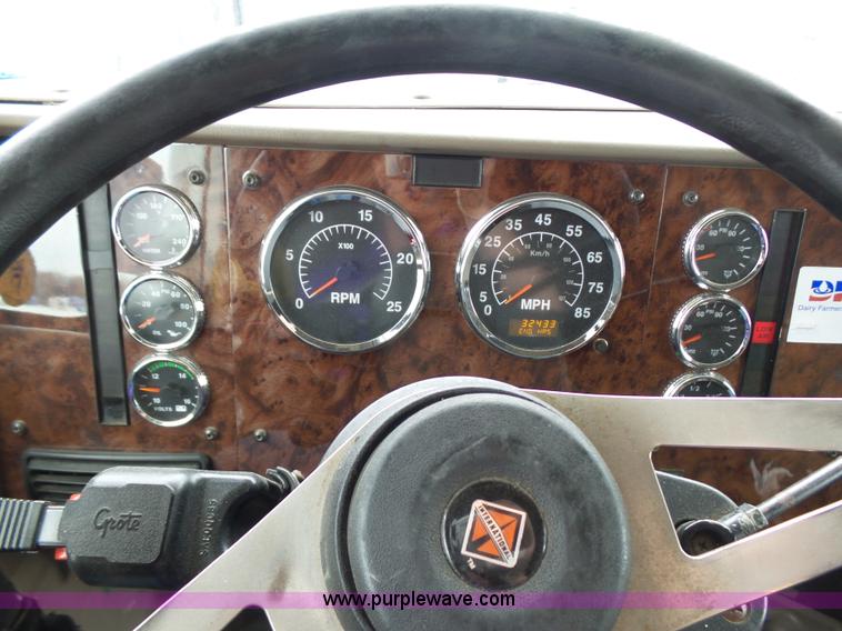 image for item K5772 2007 International 9400i semi truck