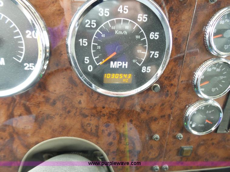 image for item K5772 2007 International 9400i semi truck