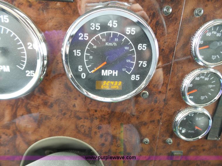 image for item K5772 2007 International 9400i semi truck