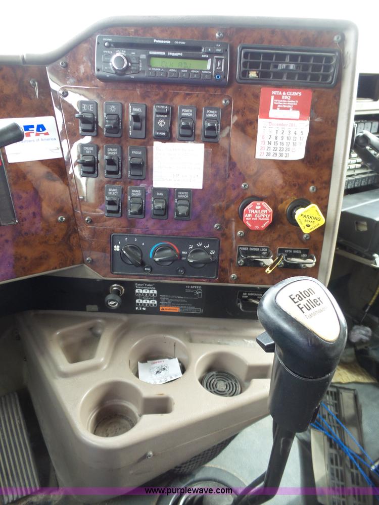 image for item K5772 2007 International 9400i semi truck