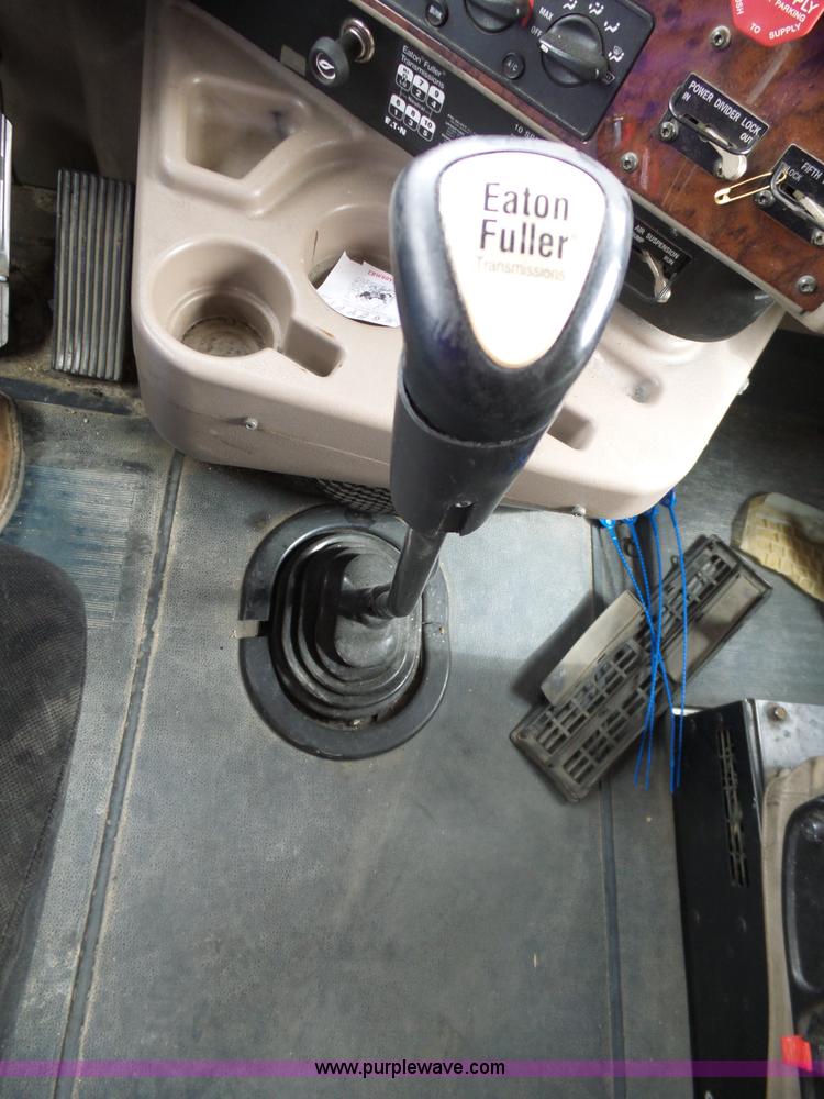 image for item K5772 2007 International 9400i semi truck