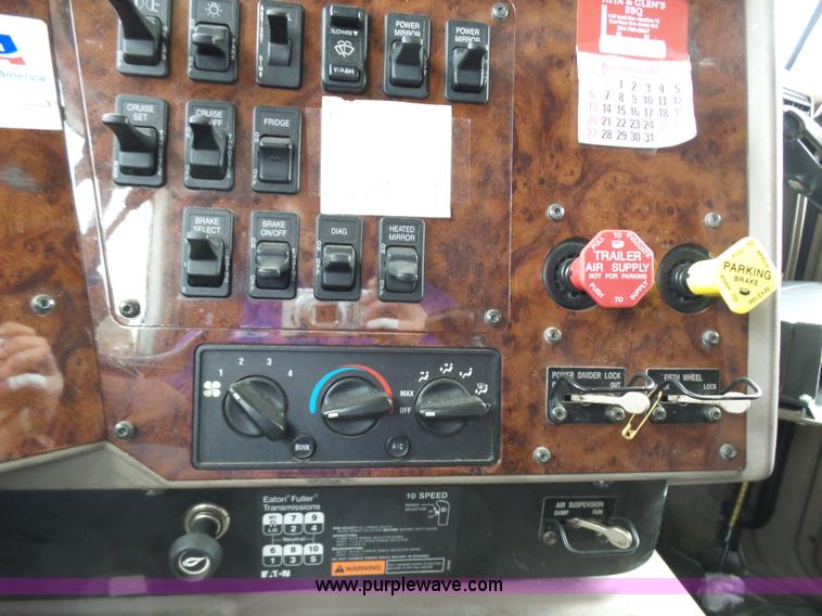 image for item K5772 2007 International 9400i semi truck