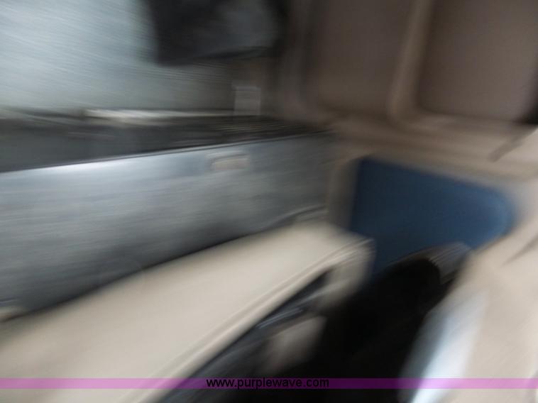 image for item K5772 2007 International 9400i semi truck