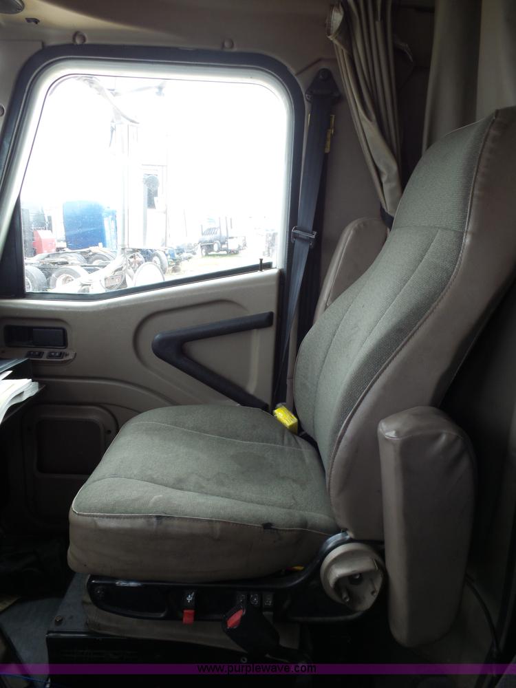 image for item K5772 2007 International 9400i semi truck