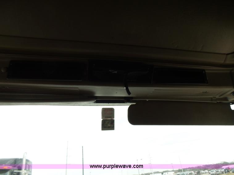 image for item K5772 2007 International 9400i semi truck