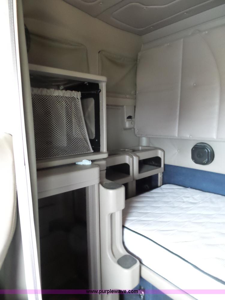 image for item K5772 2007 International 9400i semi truck