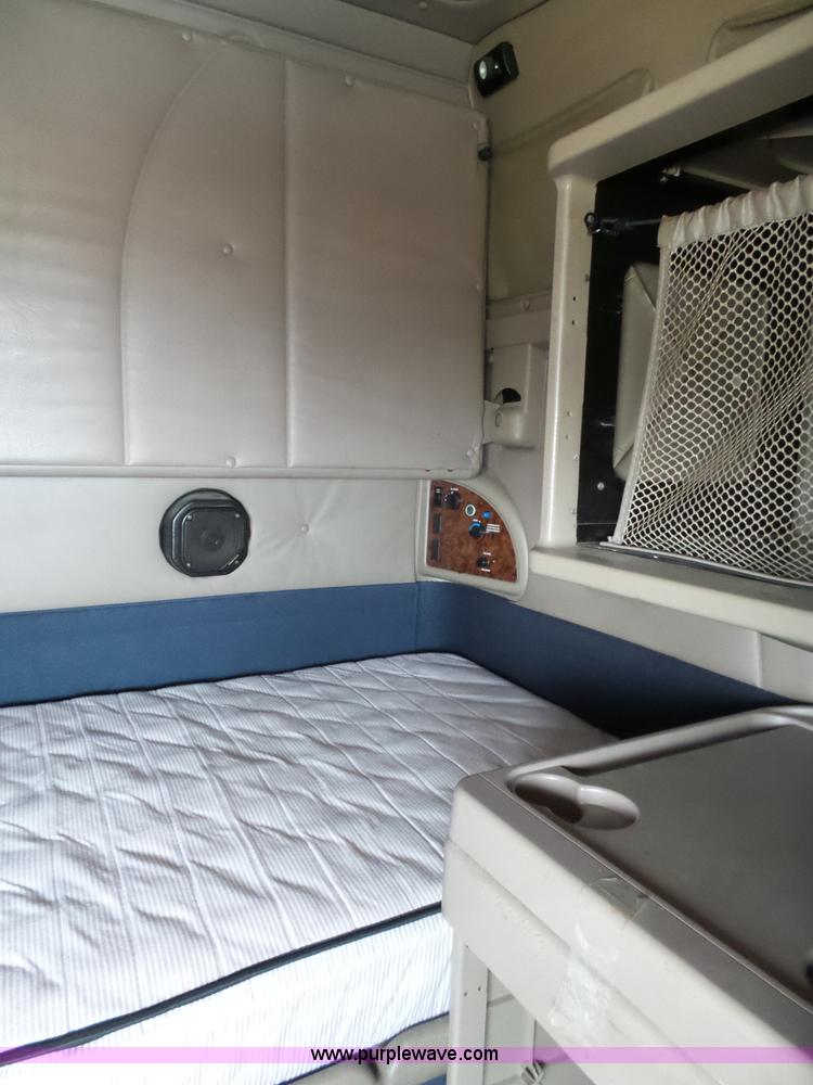 image for item K5772 2007 International 9400i semi truck